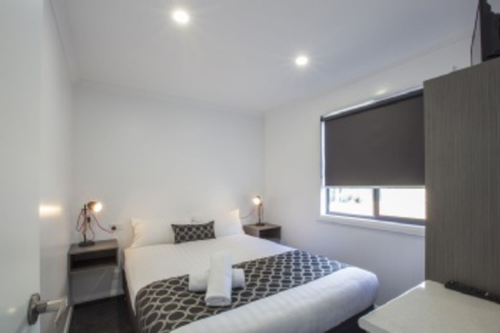 Room 202 of 876