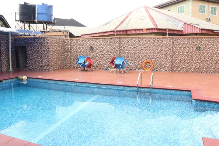 Pool 14 of 18