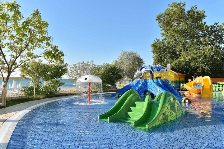 Hotel Pool