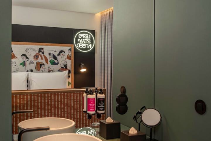 Room 62 of 89