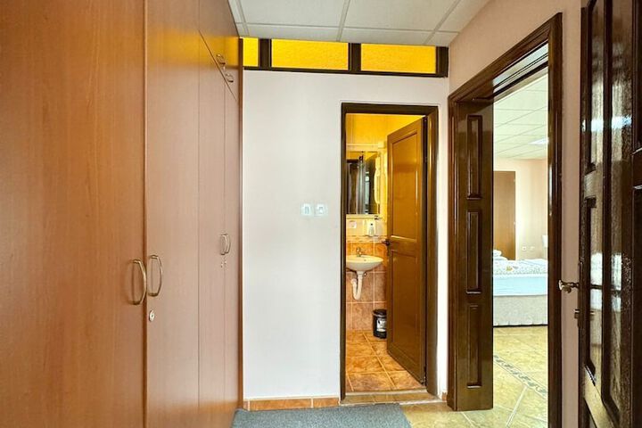 Room 7 of 85
