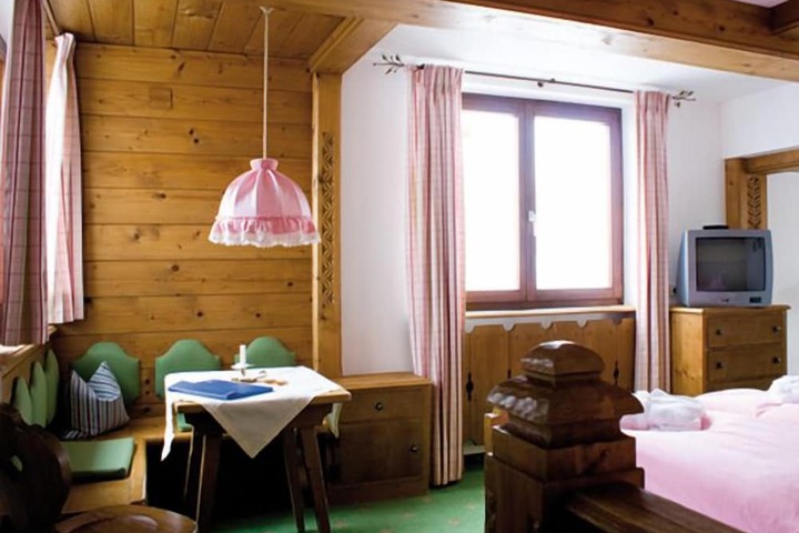 Room 16 of 34