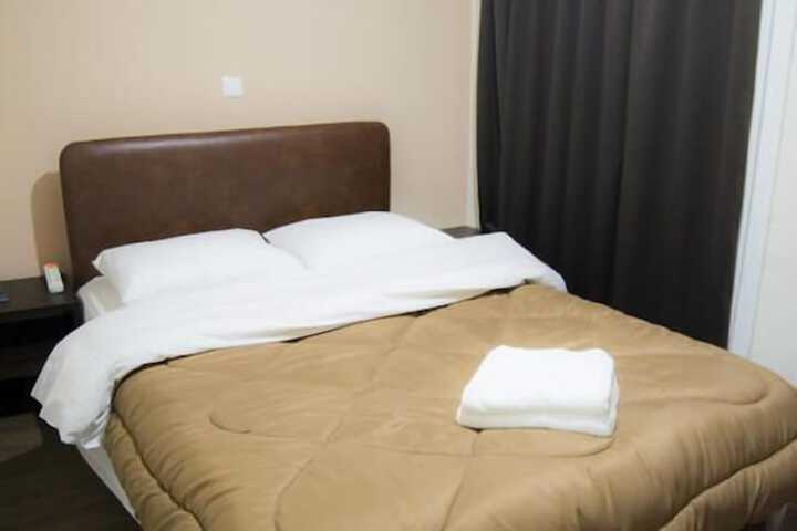 Room 8 of 48