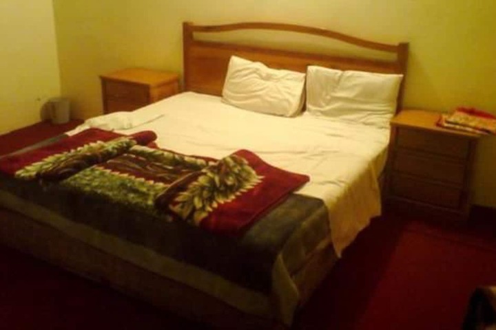 Room 7 of 12