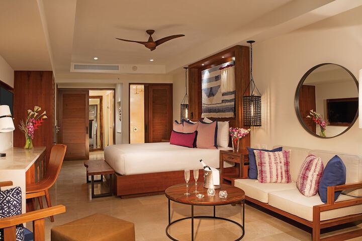Room 4 of 93