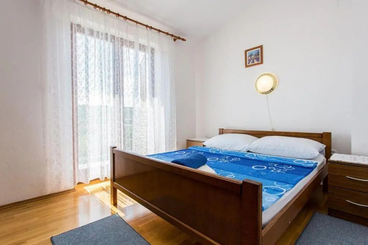 Room 5 of 13