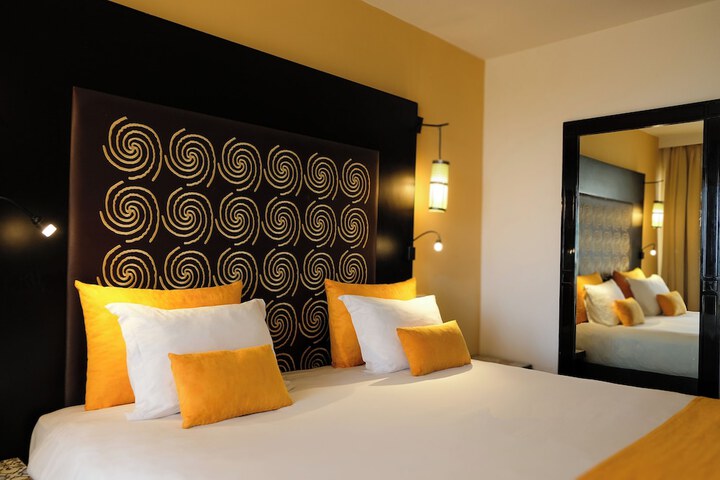 Room 12 of 70