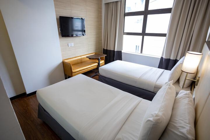 Room 12 of 110