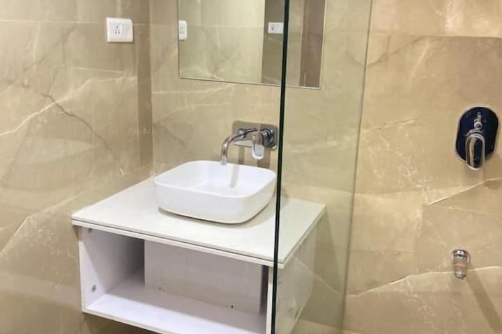 Room 12 of 15
