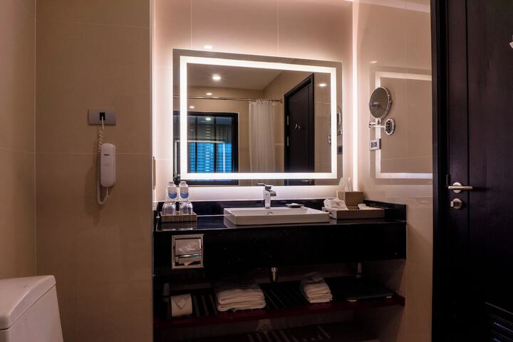 Room 53 of 100