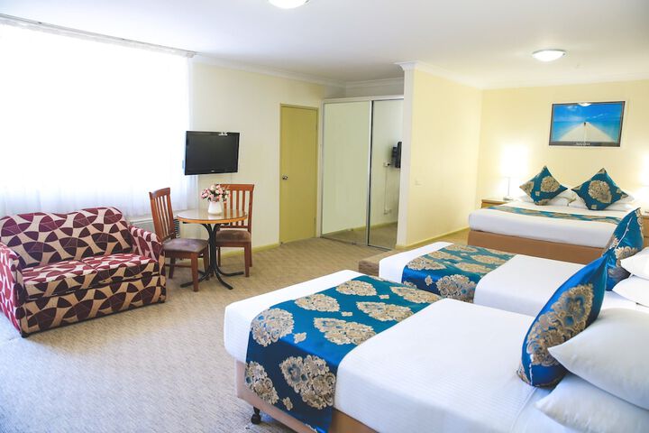 Room 7 of 32