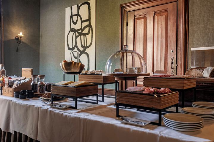 Breakfast/Coffee Service 104 of 125