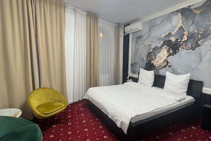 Room 8 of 30