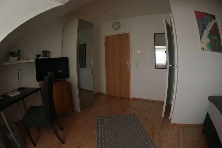 Room 10 of 30