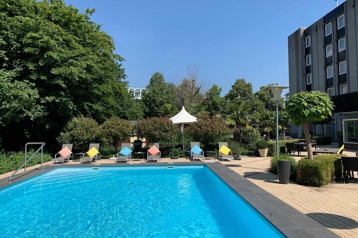 Pool Hotel
