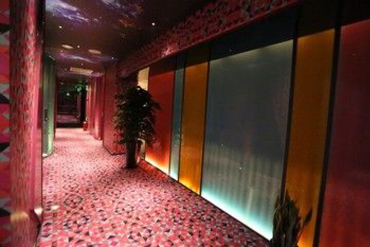 Ballroom/Hall 86 of 96
