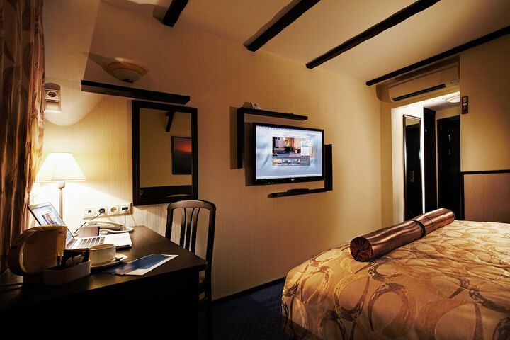 Room 11 of 65