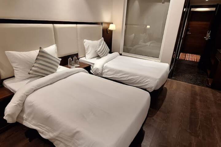 Room 8 of 19
