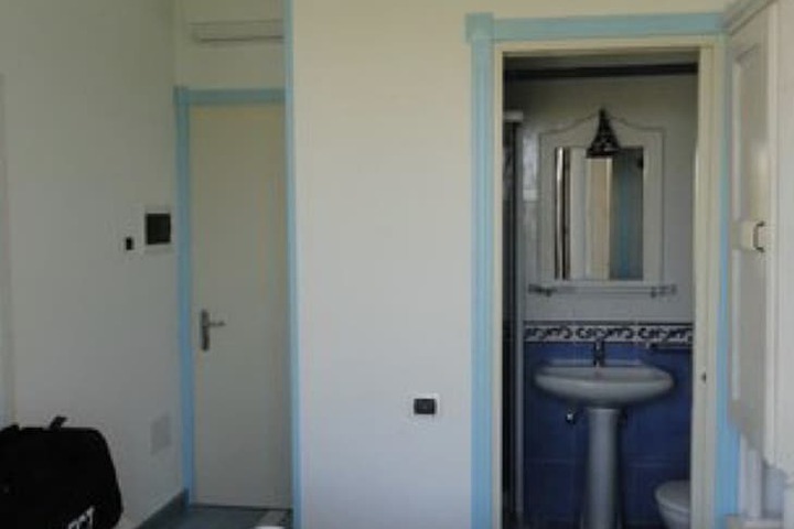 Room 5 of 35