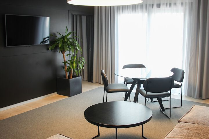 Room 19 of 127