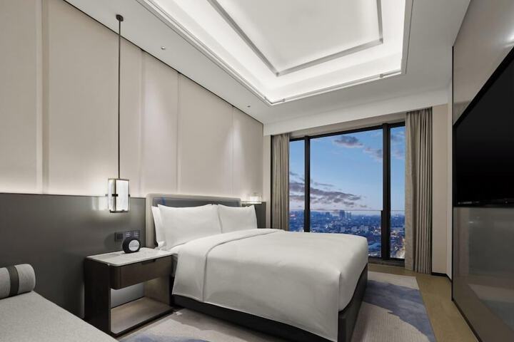 Room 32 of 52
