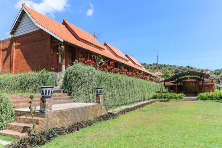 Hotel Exterior 10 of 22