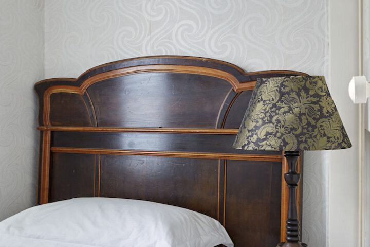 Room 27 of 108