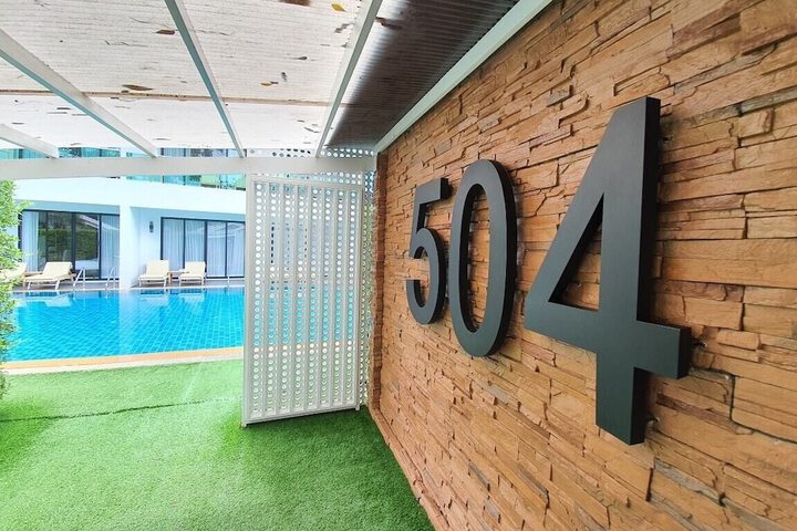 Room 8 of 76