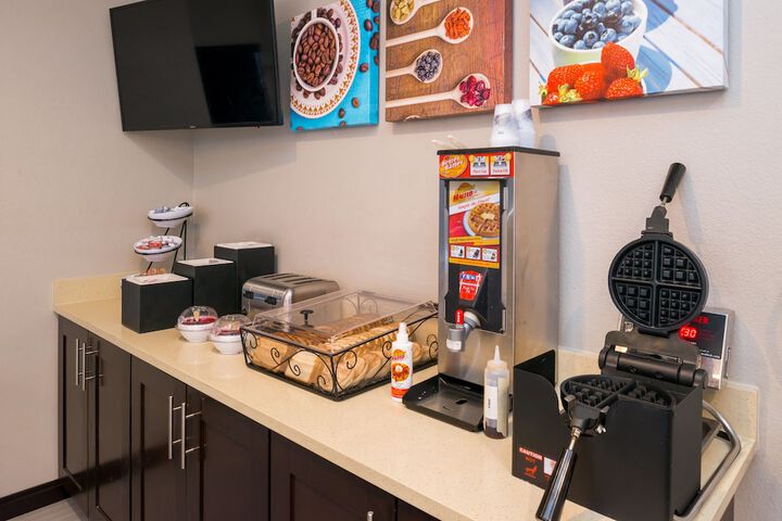 Breakfast/Coffee Service 66 of 80