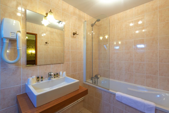 Room 26 of 43