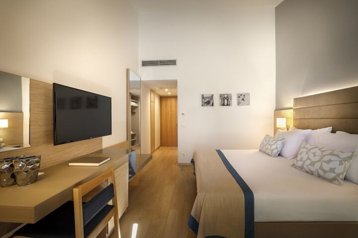 Room 10 of 52