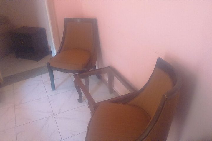 Room 5 of 8