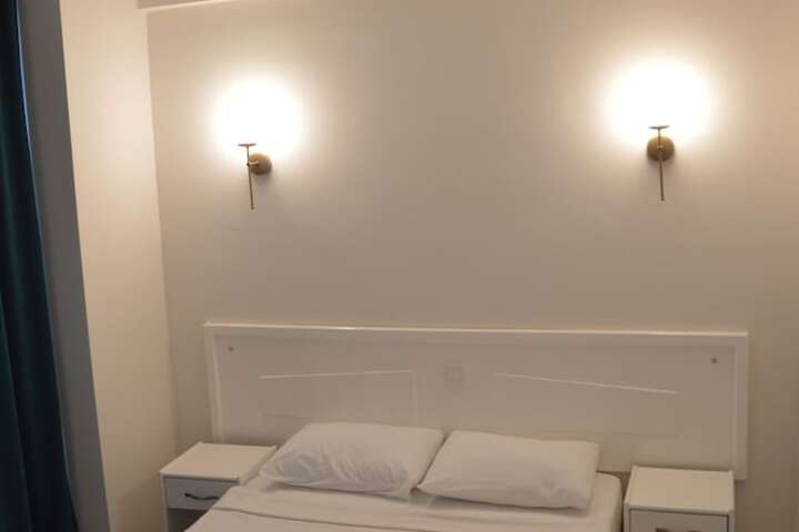Room 13 of 34
