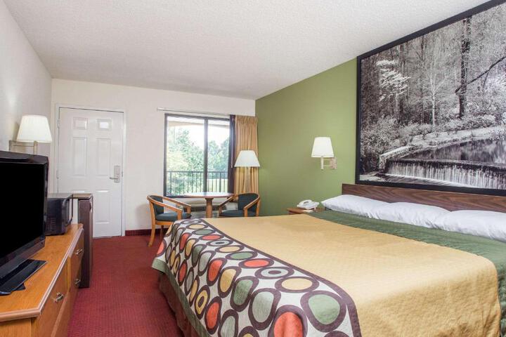 1 King Bed Deluxe Room (8 of 8)