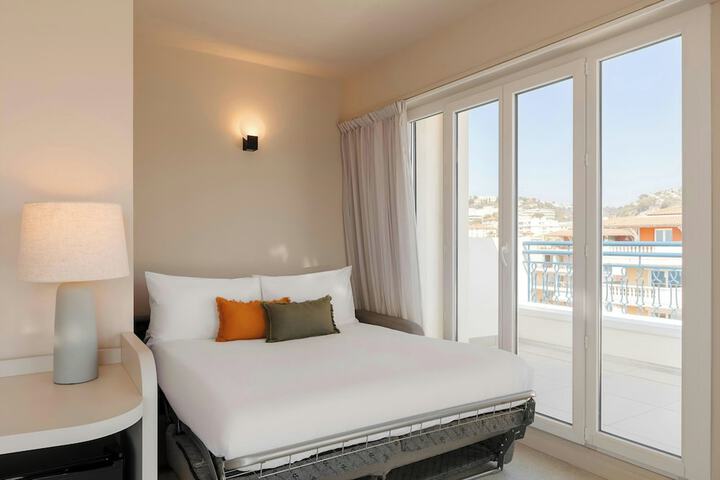 Room 22 of 60