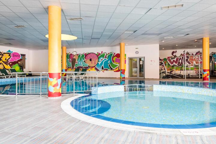 Pool 28 of 28