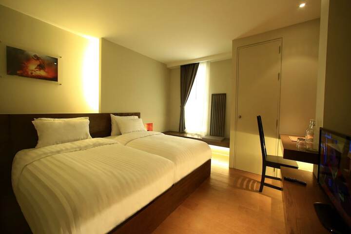 Room 8 of 34