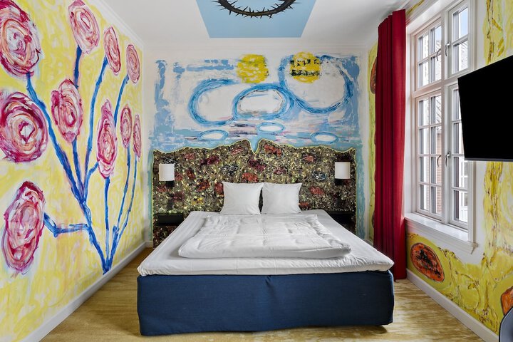 Room 40 of 53