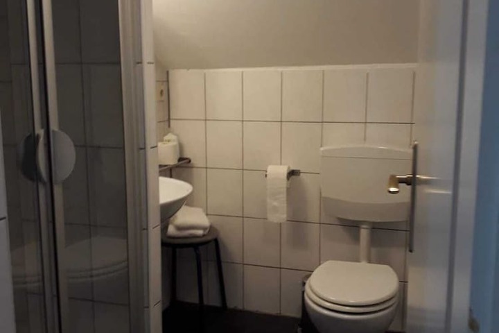 Room 17 of 25