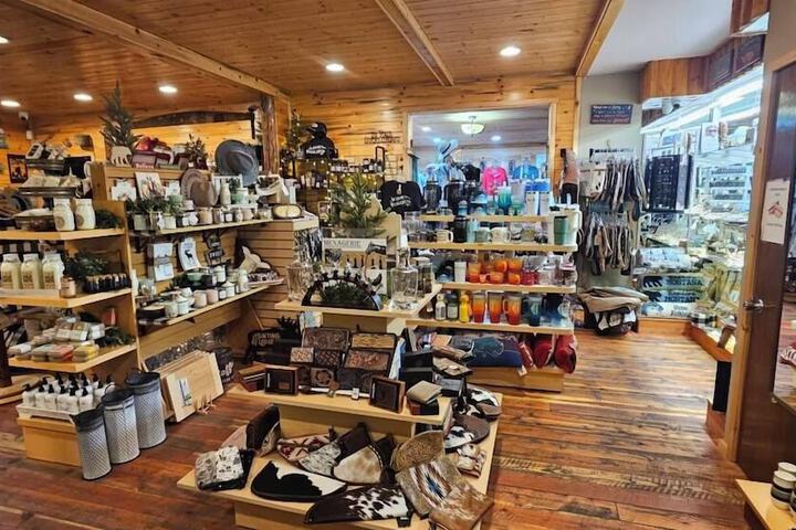 Gift Shop 95 of 140
