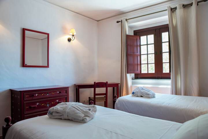 Room 5 of 70
