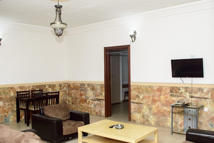 Room 9 of 40