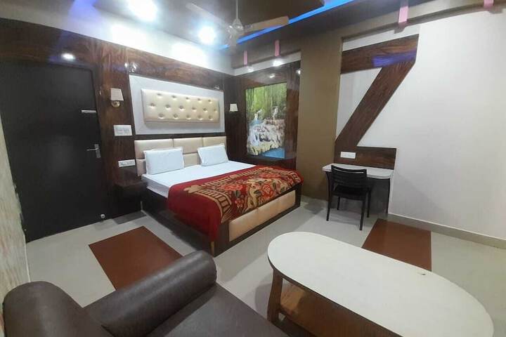 Room 15 of 28
