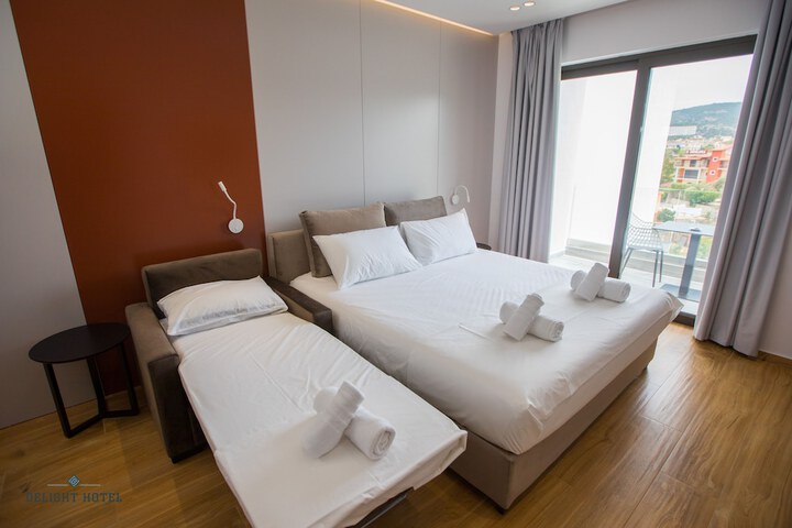 Room 32 of 59