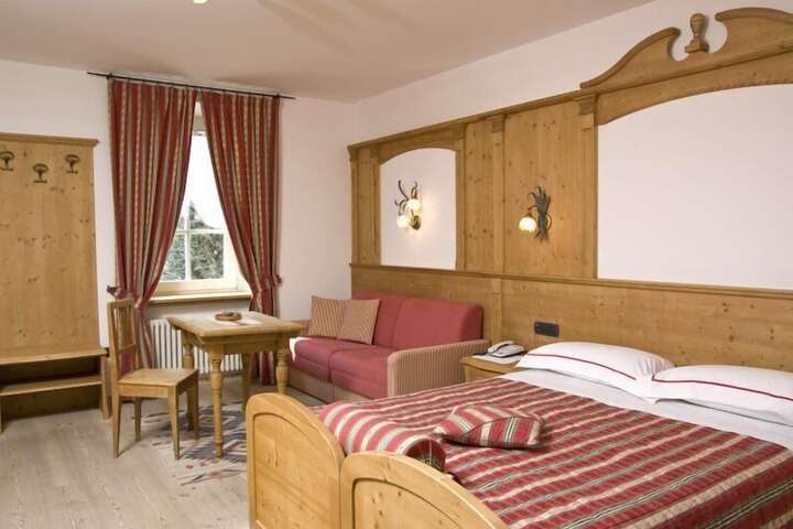 Room 4 of 35