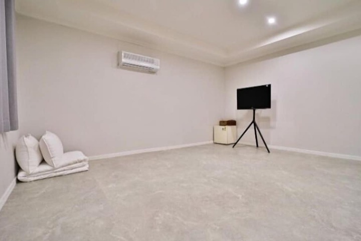 Room 18 of 24