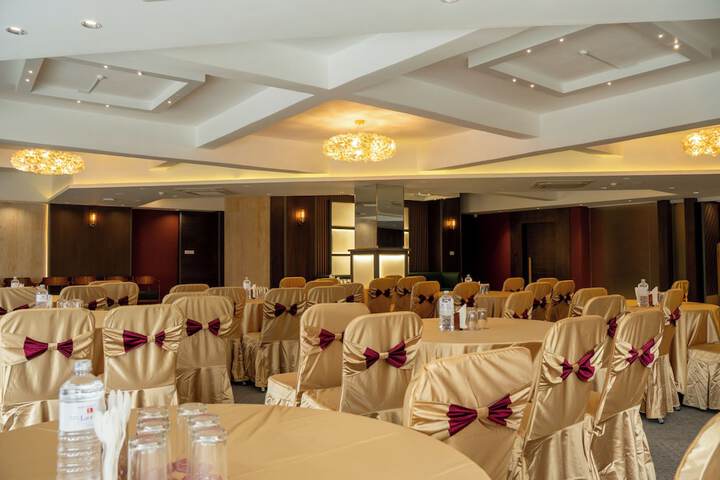 Ballroom/Hall 111 of 126