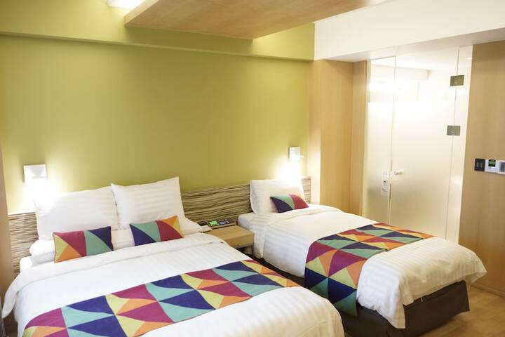 Room 52 of 140