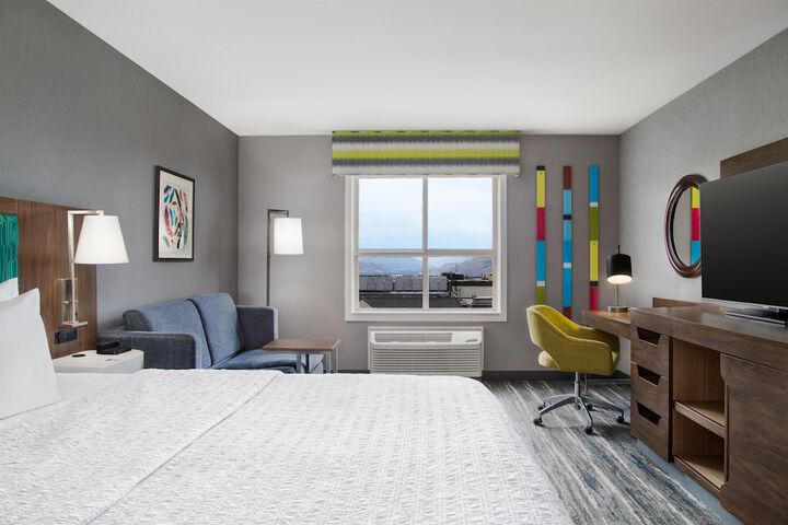 Room 10 of 33