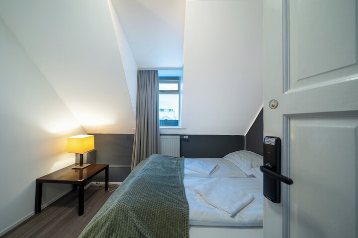 Room 10 of 97
